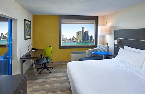 Windsor Hotel | Holiday Inn Express Windsor Waterfront, an IHG Hotel