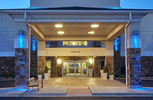 Pekin Hotel | Holiday Inn Express Pekin - Peoria Area, an Ihg Hotel
