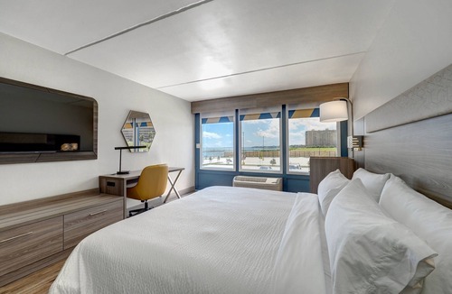 Del Mar Hotel | Holiday Inn Express Corpus Christi – Beachfront by IHG