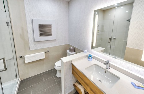 Trois-Rivieres Ouest Hotel | Holiday Inn Express & Suites Trois Rivieres Ouest by IHG