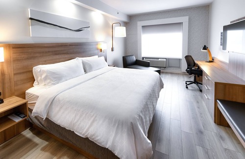 Trois-Rivieres Ouest Hotel | Holiday Inn Express & Suites Trois Rivieres Ouest by IHG