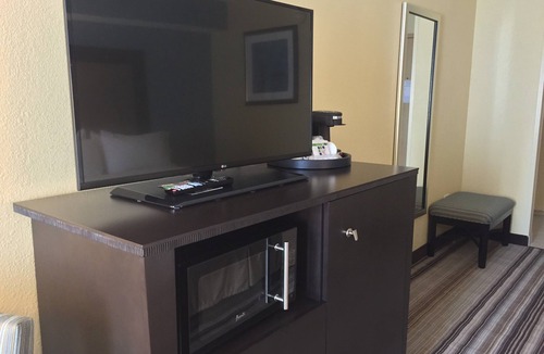 Arlington Heights Hotel | Holiday Inn Express Chicago NW - Arlington Heights by IHG