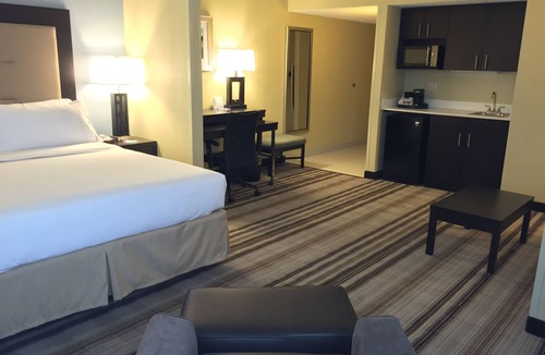 Arlington Heights Hotel | Holiday Inn Express Chicago NW - Arlington Heights by IHG