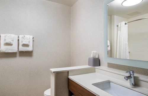 Sturtevant Hotel | Holiday Inn Express & Suites Racine by IHG