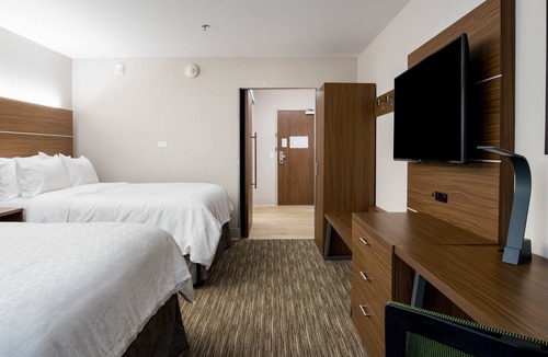 Sturtevant Hotel | Holiday Inn Express & Suites Racine by IHG