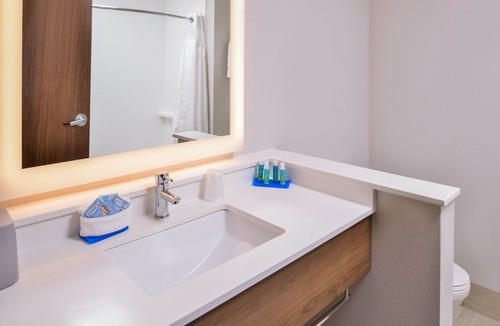 Siloam Springs Hotel | Holiday Inn Express & Suites Siloam Springs by IHG