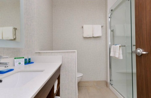 Alliance Hotel | Holiday Inn Express Alliance by IHG