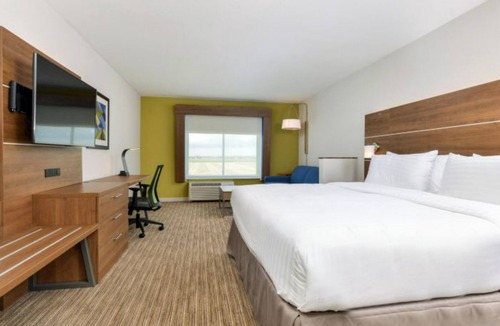 Alliance Hotel | Holiday Inn Express Alliance by IHG