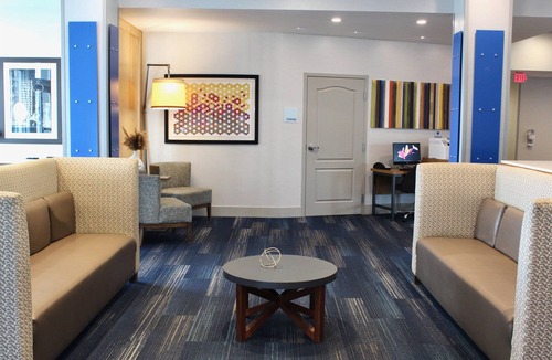 Lockport Hotel | Holiday Inn Express Amherst - Lockport by IHG