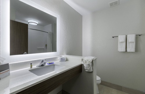 San Marcos Hotel | Holiday Inn Express and Suites San Marcos South by IHG