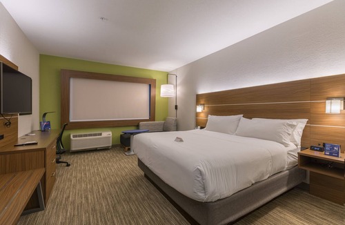 San Marcos Hotel | Holiday Inn Express and Suites San Marcos South by IHG