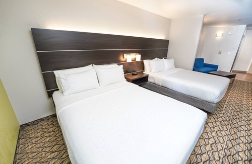 Springfield Hotel | Holiday Inn Express and Suites Springfield Medical District by IHG