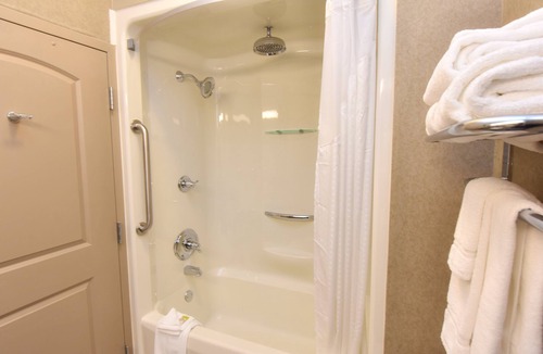 Springfield Hotel | Holiday Inn Express and Suites Springfield Medical District by IHG