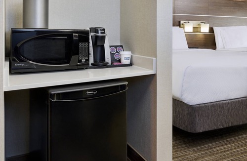 Brantford Hotel | Holiday Inn Express and Suites Brantford by IHG