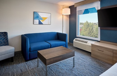Rosemount Hotel | Holiday Inn Express and Suites Kitchener Southeast by IHG