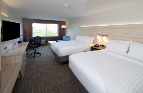Portage Hotel | Holiday Inn Express and Suites Portage by IHG
