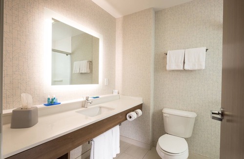 Portage Hotel | Holiday Inn Express and Suites Portage by IHG