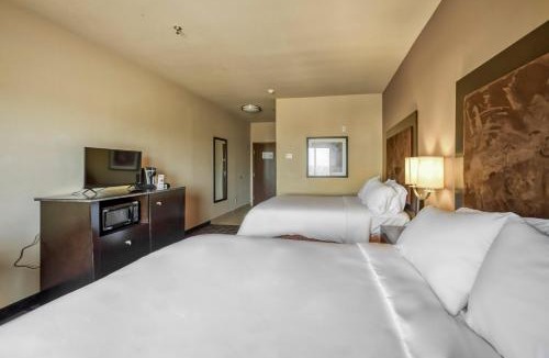 Beeville Hotel | Holiday Inn Express and Suites Beeville by IHG