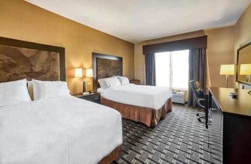 Beeville Hotel | Holiday Inn Express and Suites Beeville by IHG