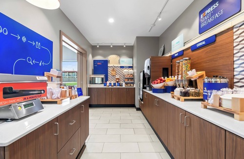 Joplin Hotel | Holiday Inn Express And Suites Joplin Southeast by IHG