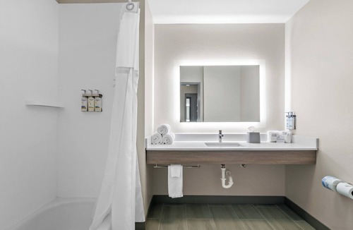 Joplin Hotel | Holiday Inn Express And Suites Joplin Southeast by IHG