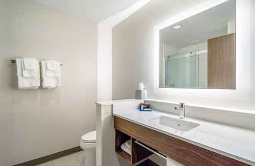 Asheboro Hotel | Holiday Inn Express and Suites Asheboro by IHG