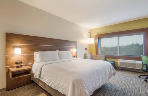 Asheboro Hotel | Holiday Inn Express and Suites Asheboro by IHG