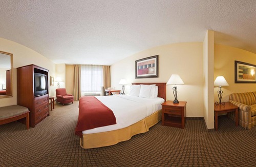 Greenville Hotel | Holiday Inn Express and Suites Greenville by IHG