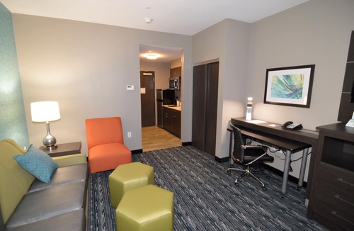 Pasadena Hotel | Holiday Inn Express And Suites Pasadena Houston Southeast by IHG