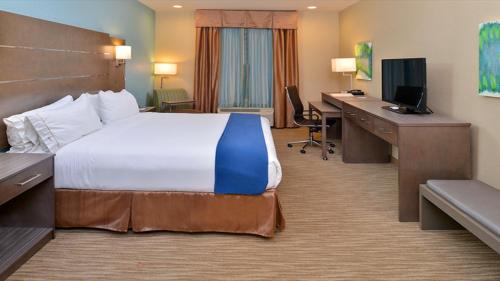 Schulenburg Hotel | Holiday Inn Express and Suites Schulenburg by IHG