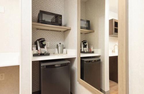 Meridian Hotel | Holiday Inn Express Bellingham by IHG