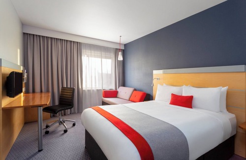 Redditch Hotel | Holiday Inn Express Birmingham Redditch by IHG
