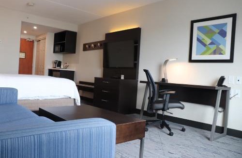 Airport Road Business Centre Hotel | Holiday Inn Express Brampton by IHG