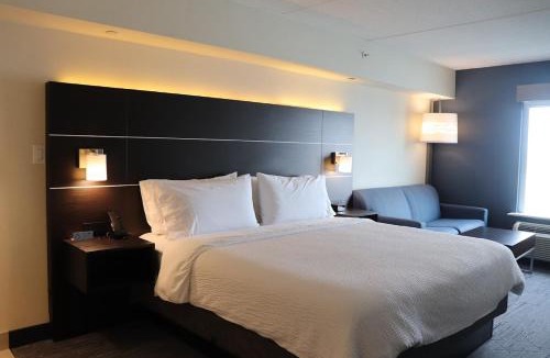 Airport Road Business Centre Hotel | Holiday Inn Express Brampton by IHG