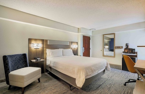 Burlington Hotel | Holiday Inn Express Burlington by IHG