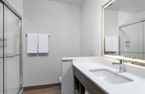 Twin Brook Hotel | Holiday Inn Express Chattanooga - Hamilton Place