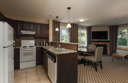 Mont-Tremblant Pedestrian Village Hotel | Holiday Inn Express and Suites Tremblant by IHG