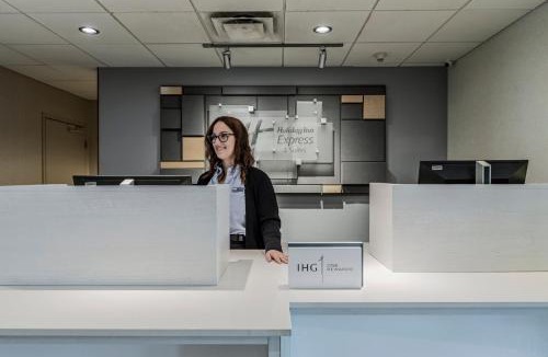Saint Hyacinthe Hotel | Holiday Inn Express Hotel & Suites Saint - Hyacinthe by IHG