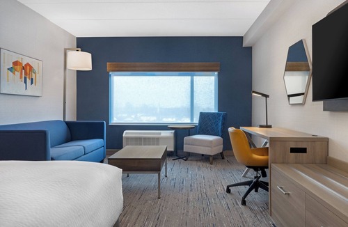 Saint Thomas Hotel | Holiday Inn Express & Suites St.Thomas by IHG