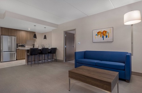 Saint Thomas Hotel | Holiday Inn Express & Suites St.Thomas by IHG