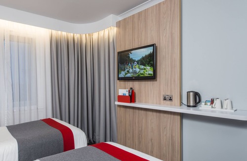 Cherry Hinton Hotel | Holiday Inn Express Cambridge by IHG