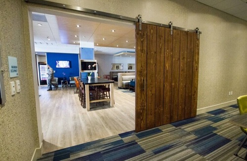 Canton Hotel | Holiday Inn Express Canton by IHG