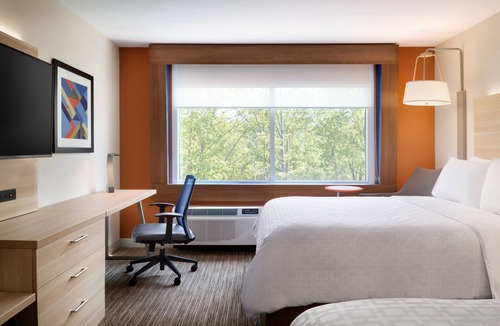 Canton Hotel | Holiday Inn Express Canton by IHG