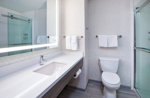 Casper Hotel | Holiday Inn Express Casper-Interstate 25 by IHG