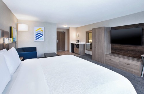Casper Hotel | Holiday Inn Express Casper-Interstate 25 by IHG