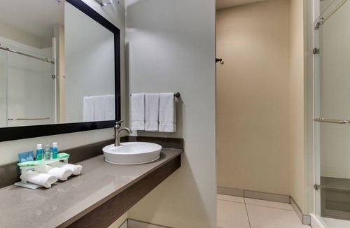 Cheektowaga Hotel | Holiday Inn Express Cheektowaga North East by IHG