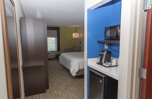 Garner Hotel | Holiday Inn Express Clayton by IHG