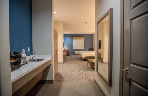 Cleveland Hotel | Holiday Inn Express Cleveland by IHG