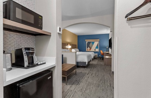 Crockett Hotel | Holiday Inn Express Crockett by IHG