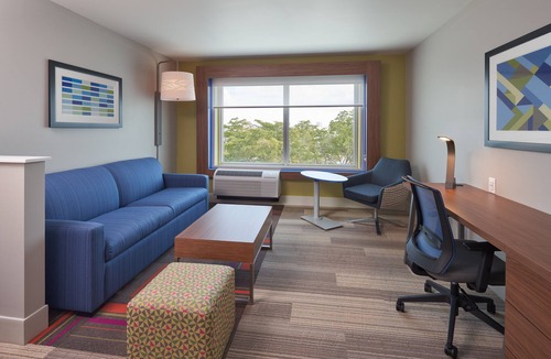 Doral Hotel | Holiday Inn Express Doral Miami by IHG